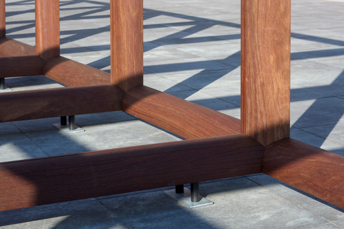 Detail verbinding houten kunswerk